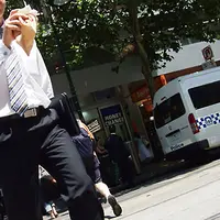 Kamu kerap mengaku sibuk? Hati-hati, kesibukanmu ini belum tentu baik untuk kehidupan dan kariermu, lho. 