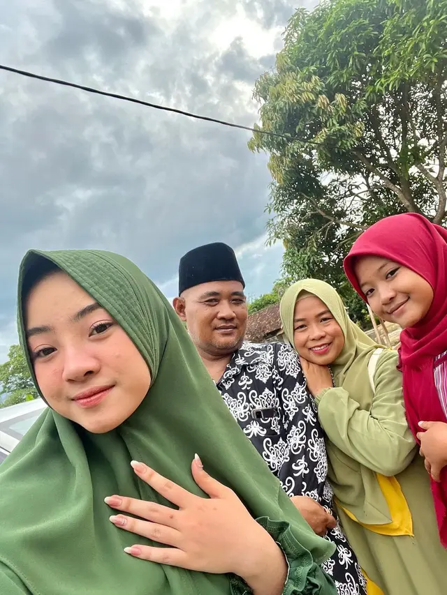 7 Pesona Findi Artika saat Pakai Hijab, Disebut Mirip Nissa Sabyan