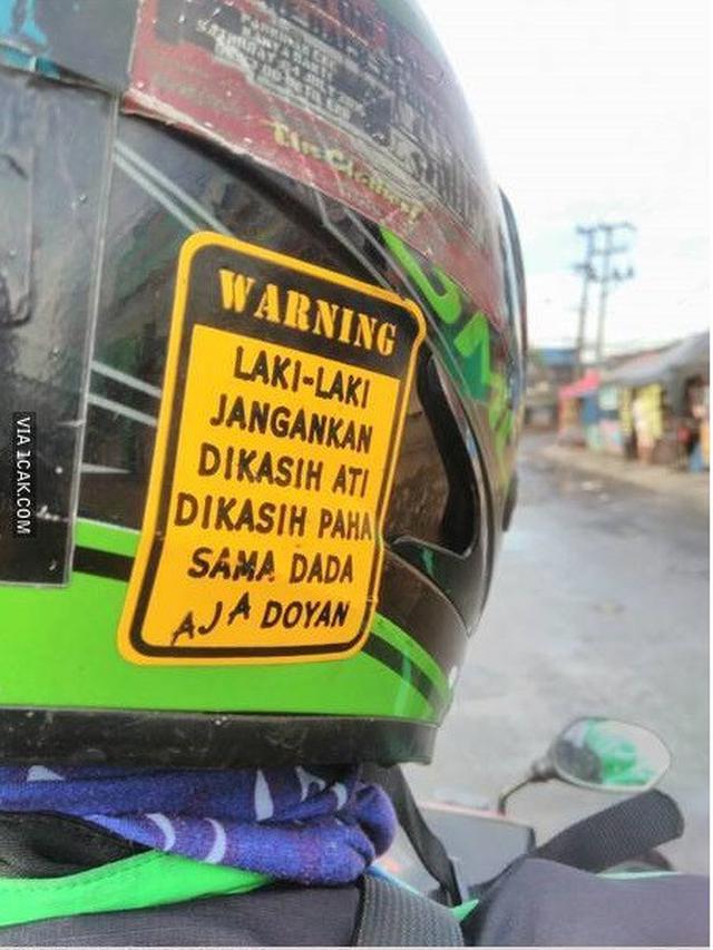 Tulisan helm ojol (Sumber: 1cak)