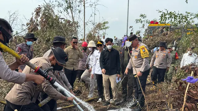 Gibran meninjau salah satu pemanfaatan inovasi di Kalimantan Selatan.