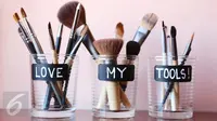 Cerdas, Ini Rahasianya Mengeringkan Kuas Makeup