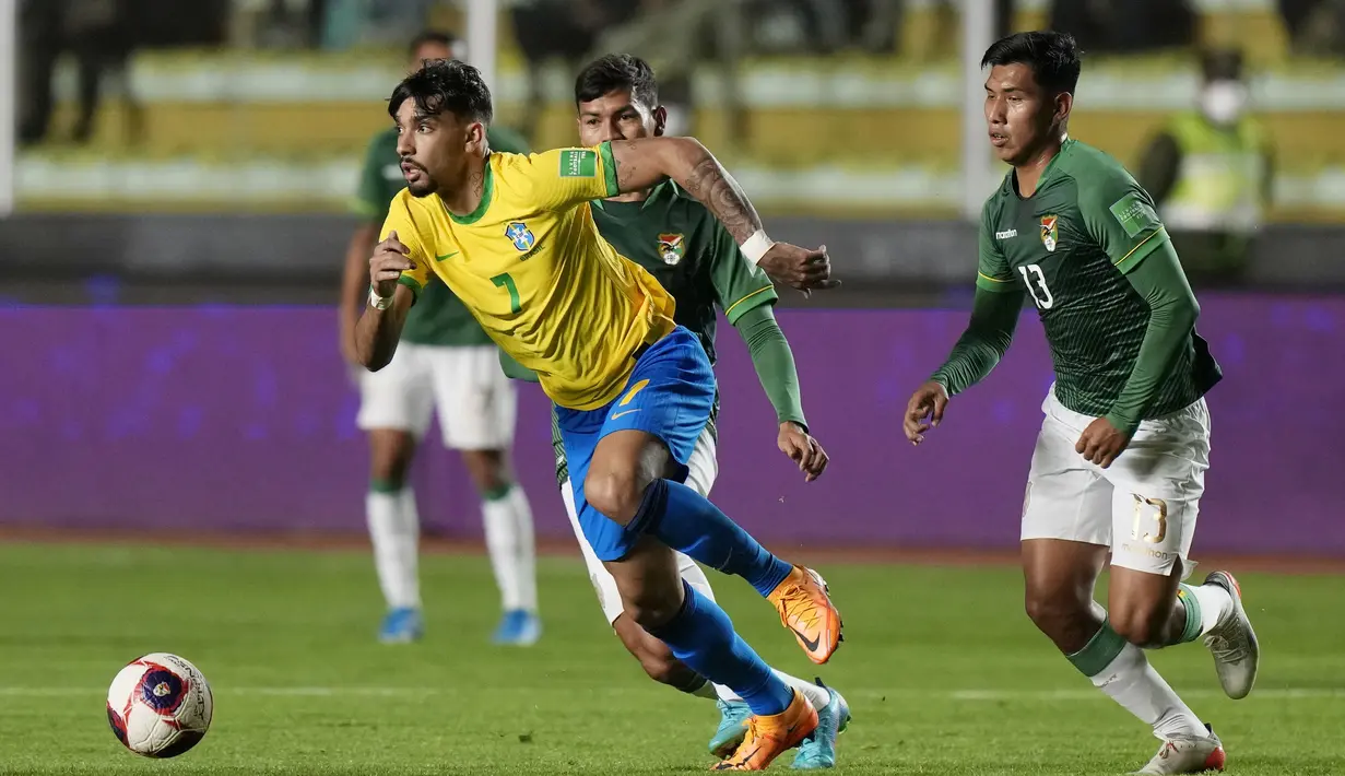 Brasil mampu mendominasi jalannya laga. Tim tamu memiliki penguasaan bola mencapai 56 persen berbanding 44 persen milik Bolivia. (AP/Juan Karita)