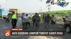 Sejumlah warga korban lumpur Lapindo lakukan aksi protes atas nasib mereka. Warga meminta presiden menyelesaikan persoalan tersebut sesuai janji pada Pilpres 2014 lalu.