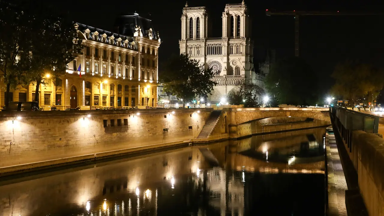 Suasana Malam Hari Saat Lockdown di Paris