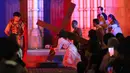 Dalam visualisasi Jalan Salib digambarkan kisah sengsara Yesus Kristus dalam perjalanan menuju Bukit Golgota hingga wafat di kayu salib. Tampak dalam foto, umat Katolik saat memperagakan drama visualisasi prosesi penyaliban Yesus saat peringatan Jumat Agung di Gereja Katedral, Jakarta, Jumat (3/4/2026). (Kapanlagi.com/Budy Santoso)