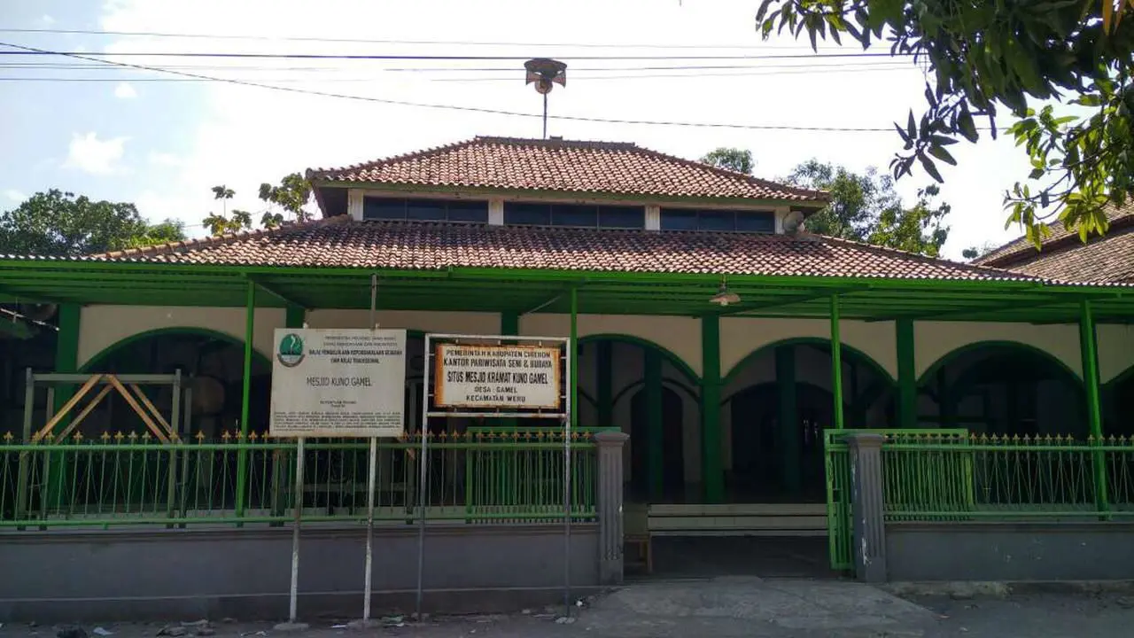 Makna Ukiran Palawa di Tiang Masjid Keramat Gamel Cirebon