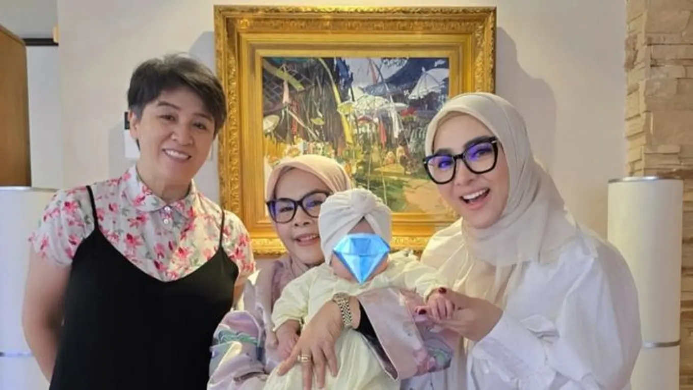 Potret Menggemaskan Princess R Putri Syahrini dan Reino Barack Pakai ...