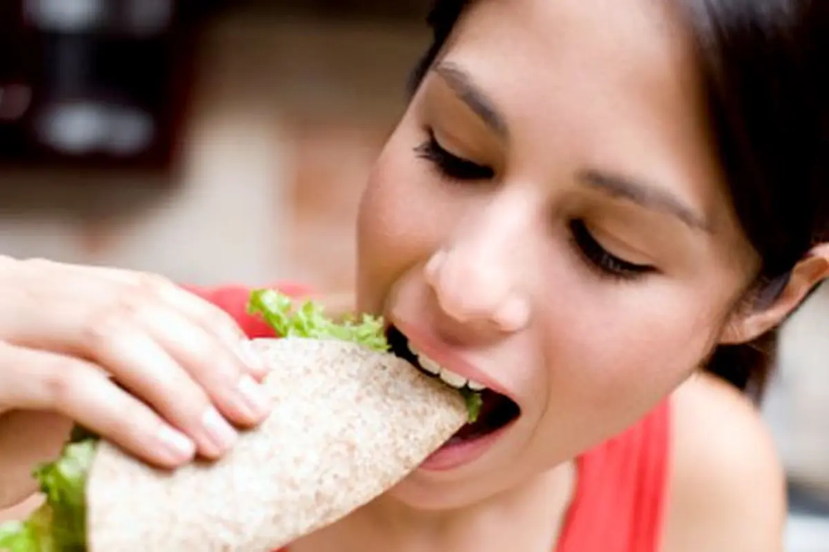 wanita-makan-131101b.jpg