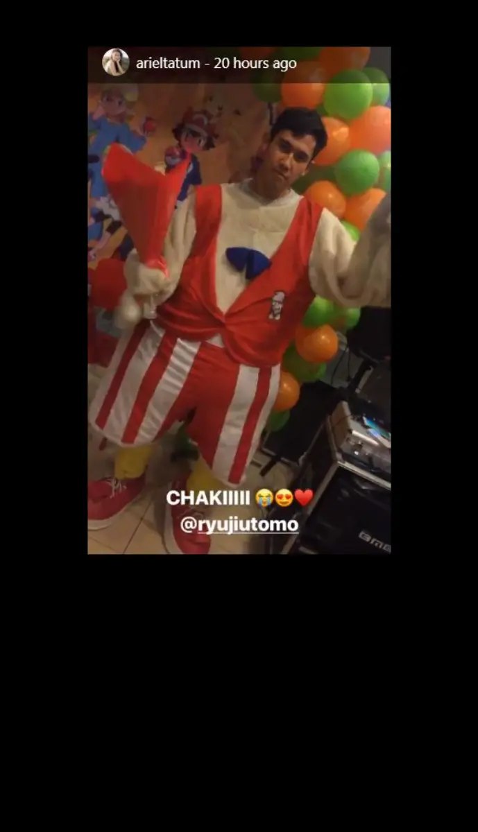 Ryuji Utomo rela mengenakan kostum Chaki di ulang tahun Ariel Tatum. [foto: instagram/arieltatum]