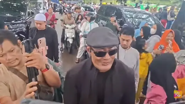 9 Momen Artis Hadiri Pemakaman Vidi Aldiano di TPU Tanah Kusir
