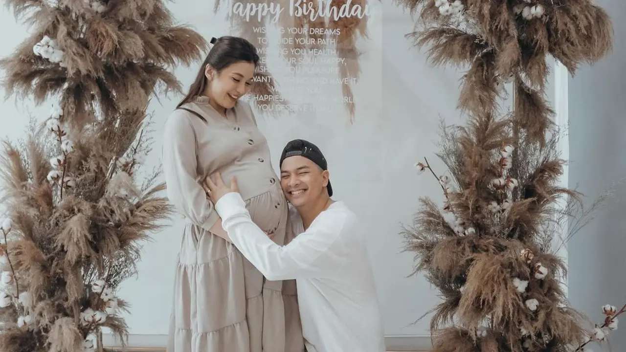 7 Potret Pesta Ulang Tahun Glenn Alinskie, Perut Chelsea Olivia Curi Perhatian