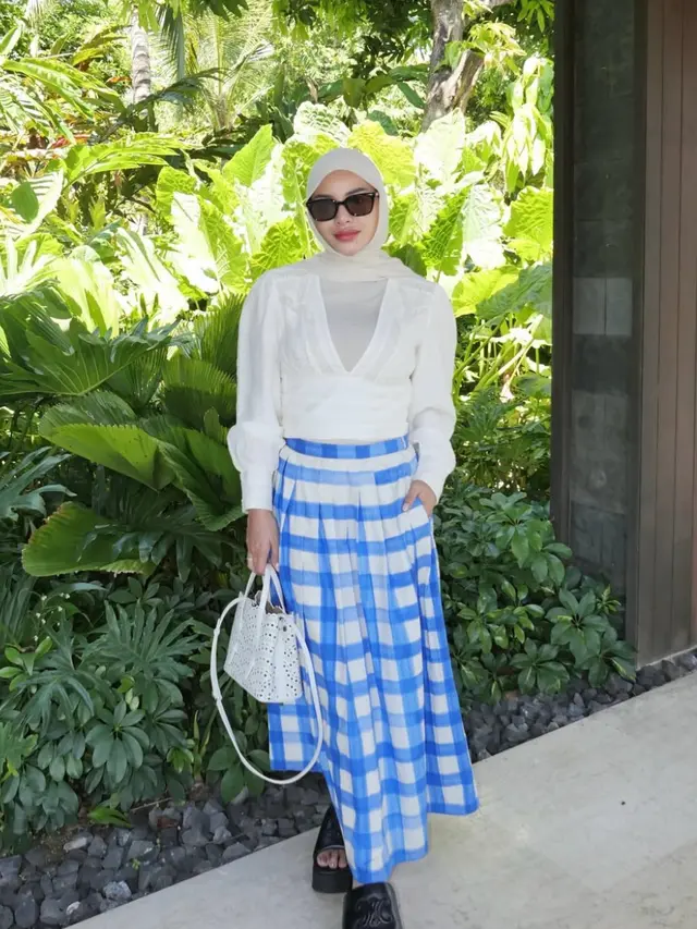 OOTD Aurel Hermansyah saat Liburan di Bali. [@aurelie.hermansyah]