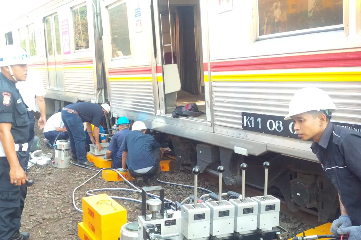 KRL Bogor-Jatinegara Anjlok, Seluruh Penumpang Selamat