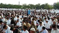 Jemaah melakukan salat Idul Adha.