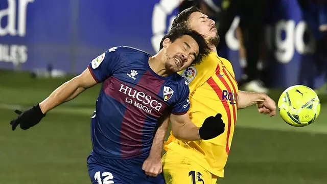 Foto Liga Spanyol: Frenkie de Jong Cetak Gol, Barcelona Susah Payah Taklukkan Huesca