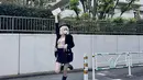 Member JKT48 kelahiran 16 Januari 1999 ini sangat ceria di setiap aktivitasnya. Seperti terlihat sumringah saat berada di jalan raya. Gaya kece Feni saat terlihat bahagia di jalan raya ini membuat fans kian terpesona dengan penampilan perempuan yang gabung JKT48 pada 2014. (Liputan6.com/IG/@jkt48feni)