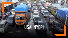 Pelabuhan Ketapang, Banyuwangi kembali dibuka untuk melayani penumpang Banyuwangi-Bali. Saat dibuka, antrean kendaraan mencapai 2 kilometer.