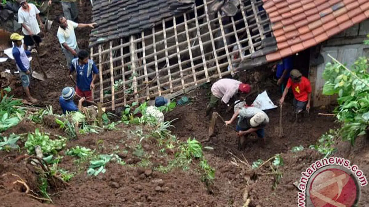 11 Rumah di Lereng Bromo Tertimbun Longsor