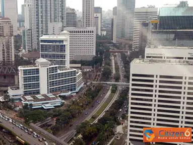 Citizen6, Jakarta: Gedung-gedung bertingkat di kawasan Jalan Jenderal Sudirman, Jakarta Pusat. Tidak ada lagi ruang terbuka hijau, bahkan penambahan ruas jalan tidak bisa lagi, sehingga sering terjadi kemacetan. (Pengirim: Sunyoto)
