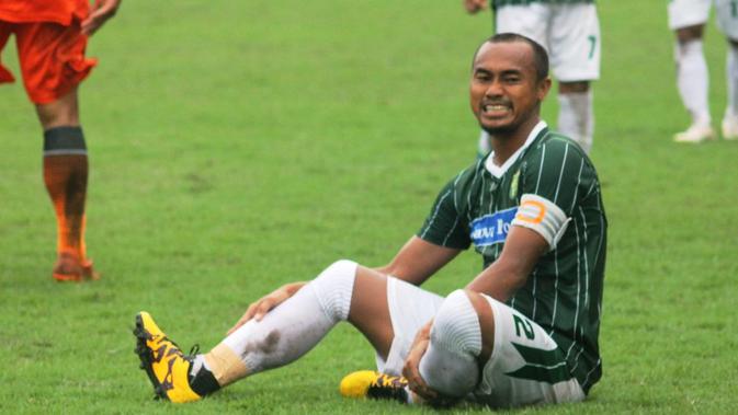 kenangan dualisme persebaya menghiasi jersey seharga rp130 juta milik mat halil