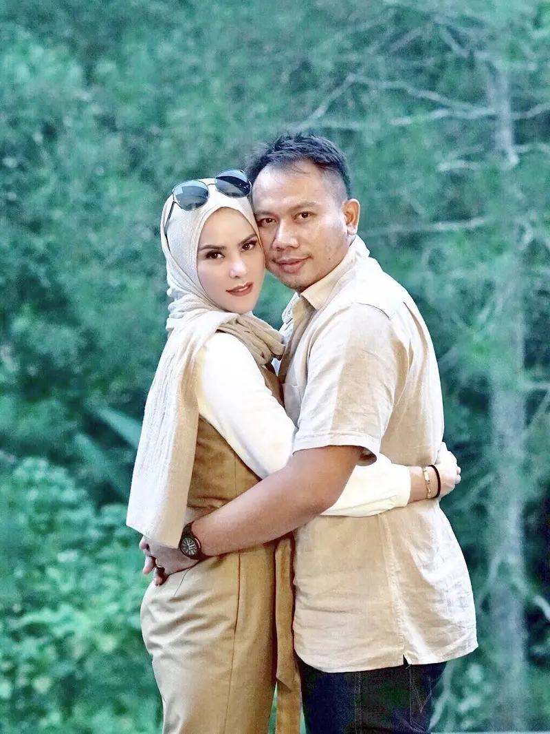 [Bintang] Angel Lelga dan Vicky Prasetyo