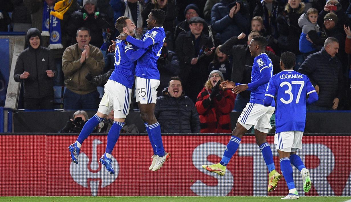 Gol kemenangan The Foxes atas Legia Warszawa dicetak oleh Patson Daka, James Maddison dan Wilfred Ndidi. (AFP/Oli Scarff)