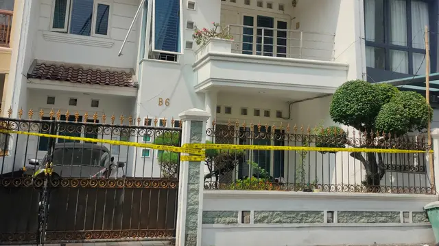 Rumah pabrik ekstasi milik Fredy Pratama yang digerebek polisi di perumahan Taman Sunter Agung, Tanjung Priok, Jakarta Utara.