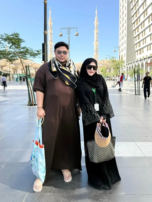 Outfit Ivan Gunawan saat di Tanah Suci, Selalu Modis (Foto: Instagram @ivan_gunawan)