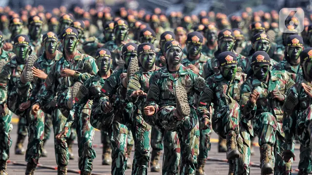 Atraksi Terjun Payung dan Bela Diri Meriahkan HUT ke-74 TNI