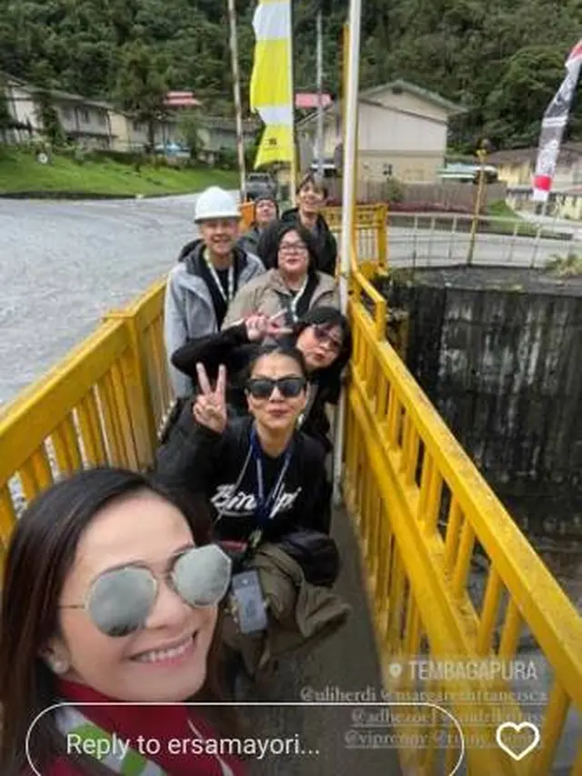 7 Potret Ersa Mayori di Tambang Freeport, Jadi MC Konser Tertinggi di Indonesia