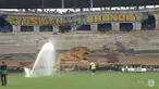 Kreativitas suporter sepak bola di derbi Kopenhagen dengan menampilkan koreografi unik ala gladiator di Stadion Brondby, Denmark.