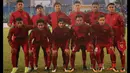 Para Pemain Timnas Indonesia U-19 berfoto sebelum melawan Myanmar pada laga grup B AFF U-18 2017 di Yangon, Myanmar (5/9/2017). Timnas Indonesia U-19 menang 2-1. (Bola.com/PSSI)