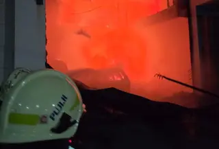Petugas Suku Dinas Penanggulangan Kebakaran dan Penyelamatan (Sudin Gulkarmat) Jakarta Utara dan Kepulauan Seribu membutuhkan waktu lebih dari delapan jam untuk memadamkan kebakaran yang melanda dua gudang di Jalan Komplek Kawasan Nomor F17, Kelurahan Rorotan, Kecamatan Cilincing, Jakarta Utara.