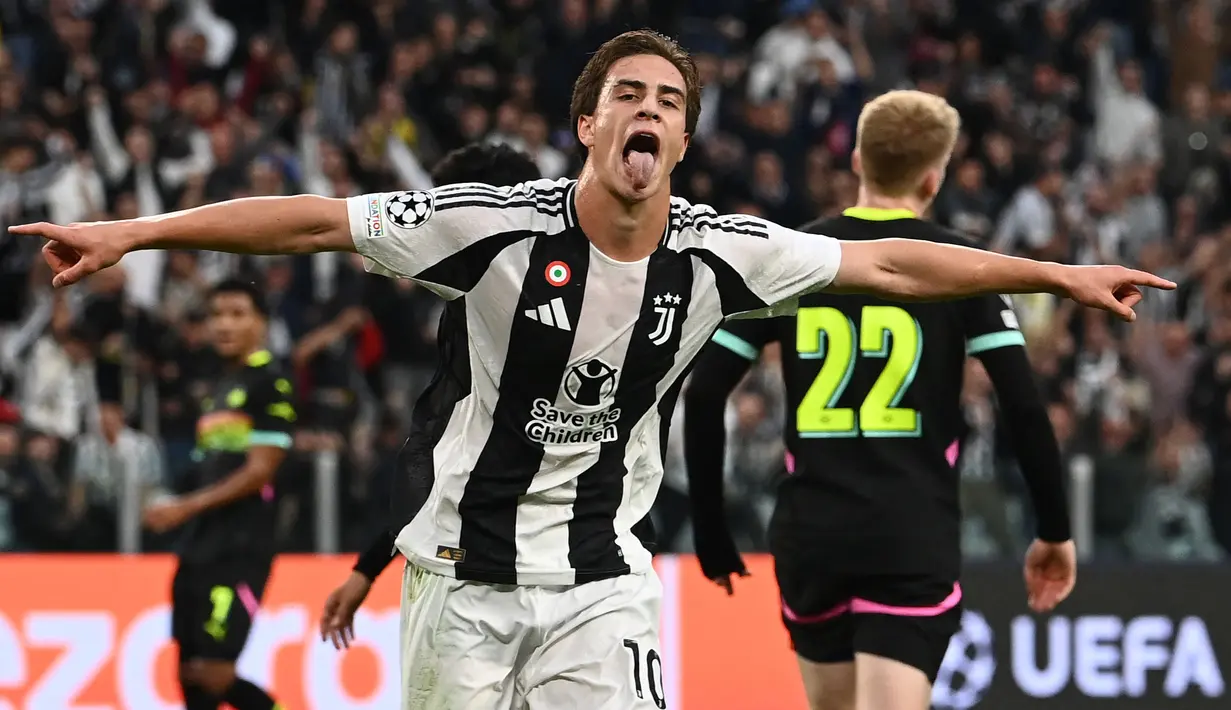 Pemain Juventus, Kenan Yildiz melakukan selebrasi setelah mencetak gol pertama timnya ke gawang PSV Eindhoven pada laga Liga Champions 2024/2025 di Juventus Stadium, Turin, Italia, Rabu (18/09/2024) WIB. (AFP/Isabella Bonotto)