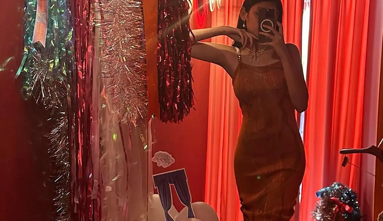 Yasmeen diketahui cukup aktif di Instagram. Ia sudah punya karakter sendiri dalam berbusana maupun bersosial. [Instagram.com/yasmeenbianda]