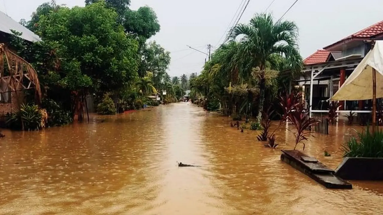 Wilayah Kecamatan Atinggola diterjang banjir bandang (Arfandi Ibrahim/Liputan6.com)
