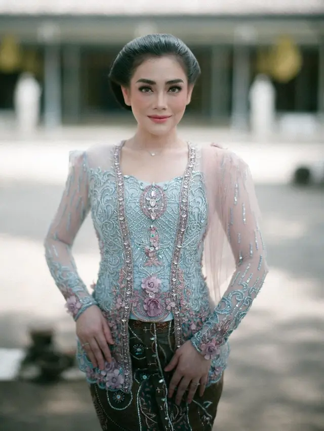 Celine Evangelista berkebaya (Instagram/celine_evangelista)