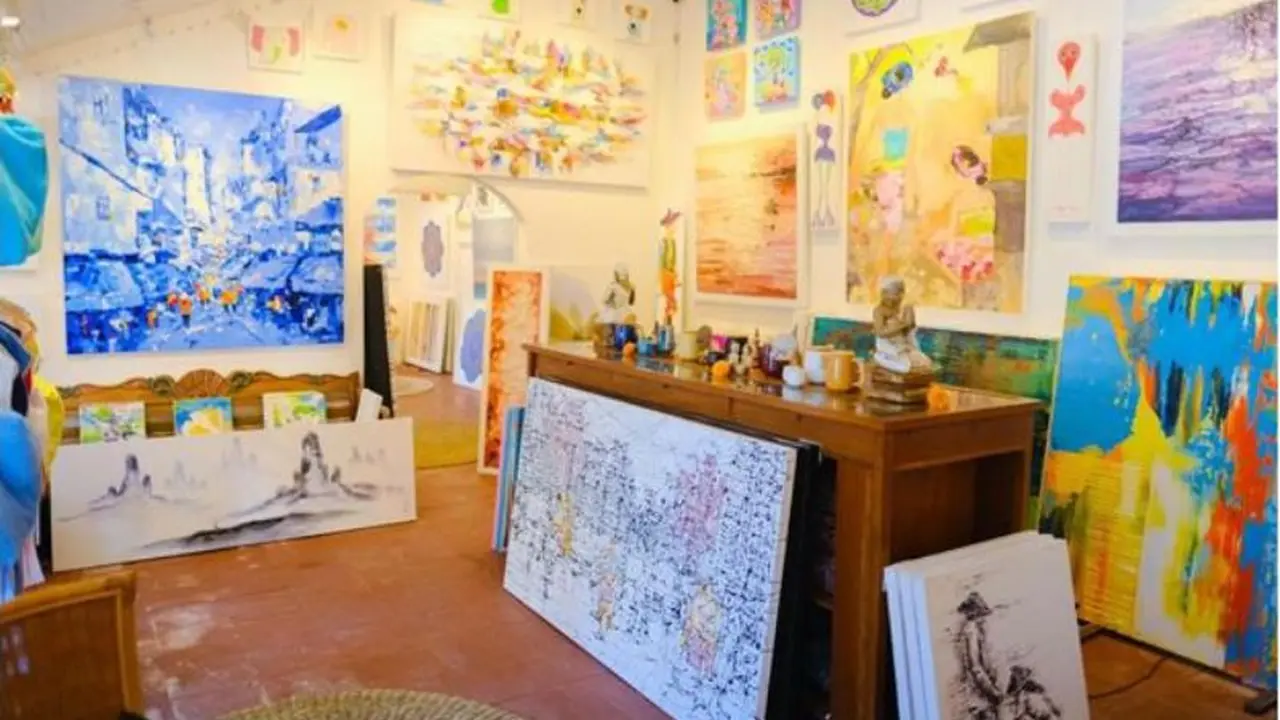 Melihat Lukisan dan Karya Seni Original Bisa Jadi Ide Liburan yang Artsy