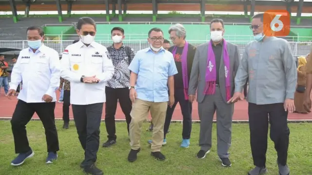 Presiden AMFC Mohammad Alddausari (kedua kanan), meninjau lapangan