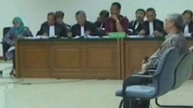 [VIDEO] Penjelasan Akil Mochtar Soal SMS `3 Ton Emas`
