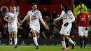 Penyerang Sunderland, Fabio Borini (kedua kiri) melakukan selebrasi usai mencetak gol ke gawang Manchester United pada pertandingan Liga Inggris di Old Trafford, (26/12).MU menang atas Sunderland dengan skror 3-1. (Reuters/Phil Noble)