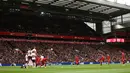 Suasana pertandingan Liverpool melawan Brentford saat laga lanjutan Liga Inggris 2024/2025 di Anfield, Liverpool, Inggris, Minggu (25/08/2024) malam WIB. (AFP/Darren Stapless)