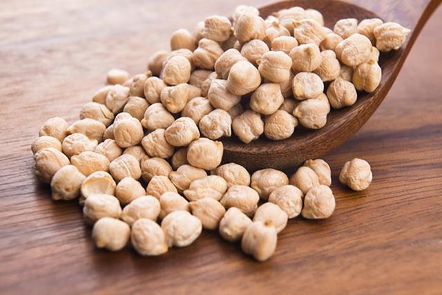Kacang arab atau chickpeas | Photo: Copyright momjuction.com