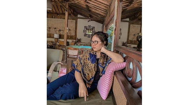 6 Potret Shania Adik Erina Gudono yang Baru Lulus Ujian Skripsi, Curi Perhatian