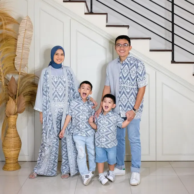 6 Inspirasi Baju Sarimbit Keluarga untuk Lebaran 2024 dari Ayu Ting Ting hingga Tya Ariestya