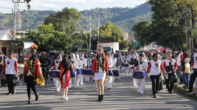 Selain pakaian adat dari berbagai daerah di Indonesia, karnaval tersebut juga menampilkan kostum dari para desainer di PYCH.