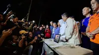 Doa bersama untuk keselamatan jurnalis hilang kontak. (Liputan6.com/Muhamad Agil Aliansyah)