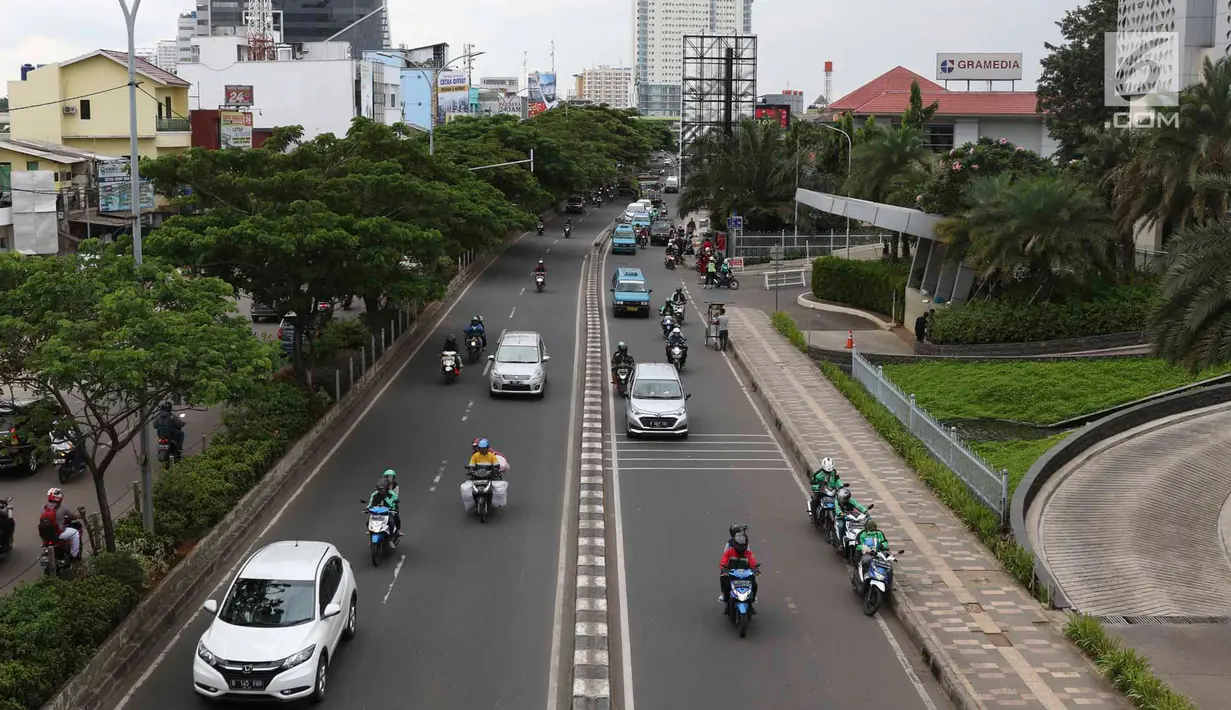 Kendaraan melintasi Jalan Margonda Raya, Depok, Jawa Barat, Kamis (21/3). BPJT dan Dishub Kota Depok akan memberlakukan sistem ganjil genap setelah 17 April 2019 atau usai pemilu dan diberlakukan pada akhir pekan. (Liputan6.com/Immanuel Antonius)