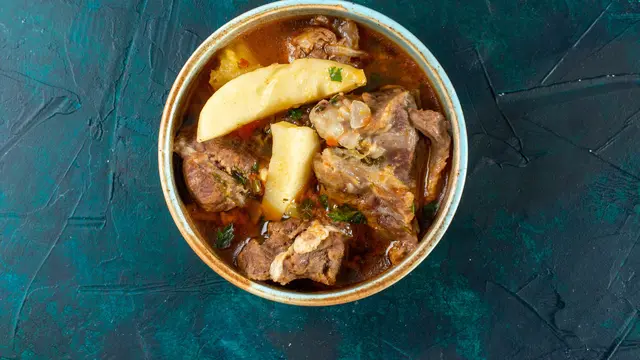 Ilustrasi Sop Daging Sapi/Photo by KamranAydinov on Freepik