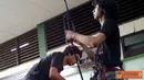 Citizen6, Jakarta: anggota Caterva, Wicaksono Eko bersama temannya sedang mempersiapkan latihan memanjat. (Pengirim: 23